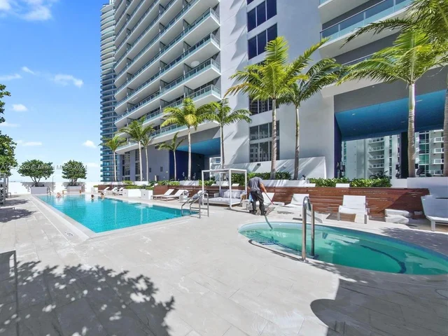 1300 Brickell Bay Dr # 1802, Miami FL 33131