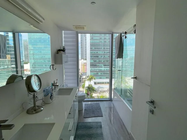 1300 Brickell Bay Dr # 1802, Miami FL 33131