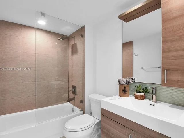 650 West Ave # 2710, Miami Beach FL 33139