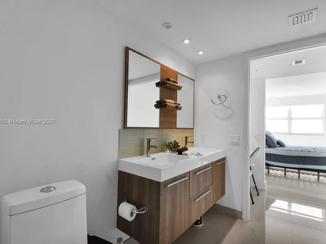 650 West Ave # 2710, Miami Beach FL 33139