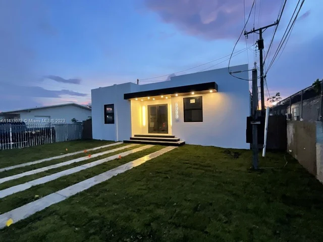 1010 W 1st Ave, Hialeah FL 33010