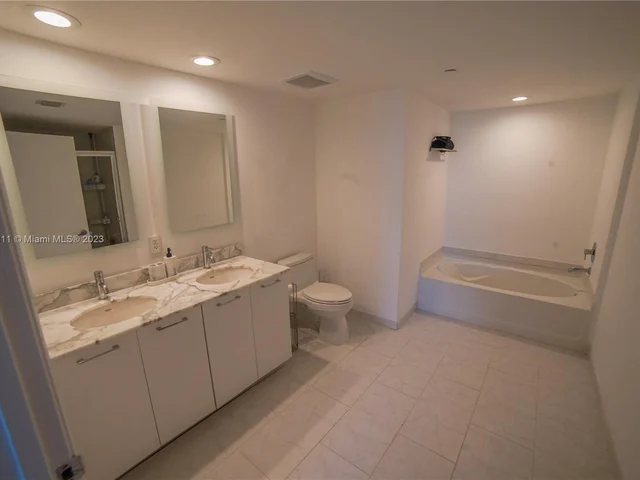 950 BRICKELL BAY DR # 3506, Miami FL 33131