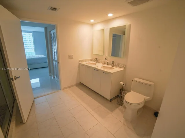 950 BRICKELL BAY DR # 3506, Miami FL 33131