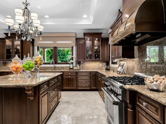 5950 SW 111th St, Pinecrest FL 33156