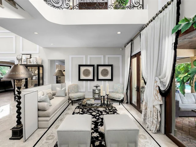 5950 SW 111th St, Pinecrest FL 33156