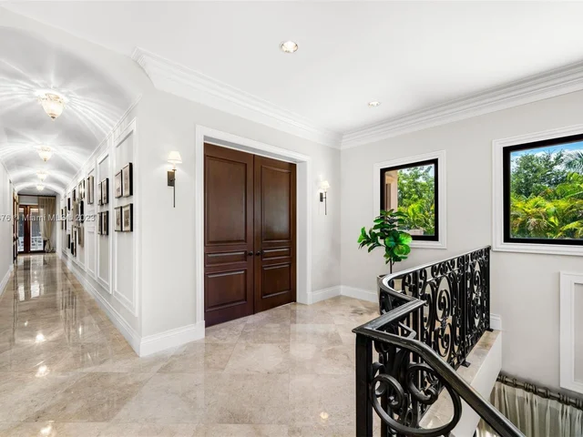 5950 SW 111th St, Pinecrest FL 33156