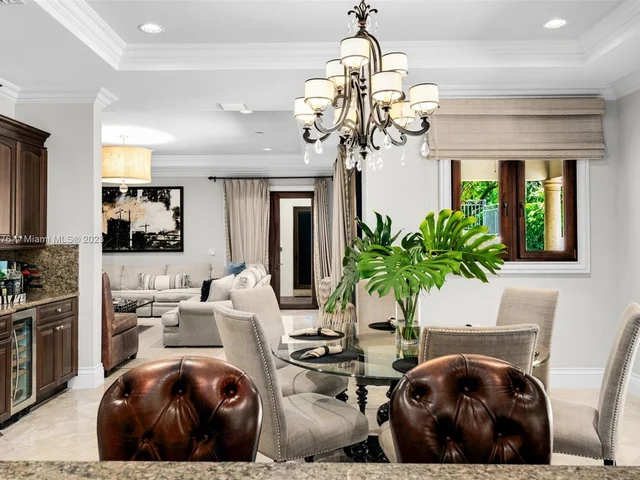 5950 SW 111th St, Pinecrest FL 33156