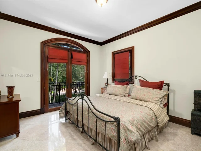 5950 SW 111th St, Pinecrest FL 33156