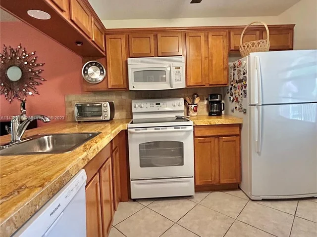 1105 Bahama Bnd # B2, Coconut Creek FL 33066