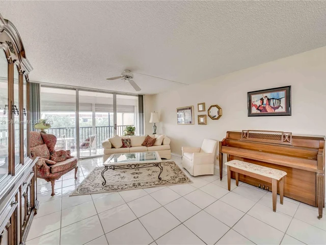 3651 Environ Blvd # 556, Lauderhill FL 33319