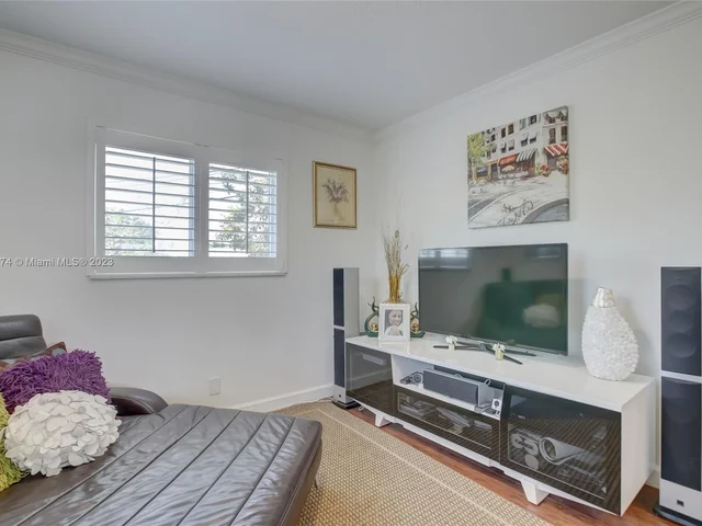 1060 NE 26th Ave, Pompano Beach FL 33062