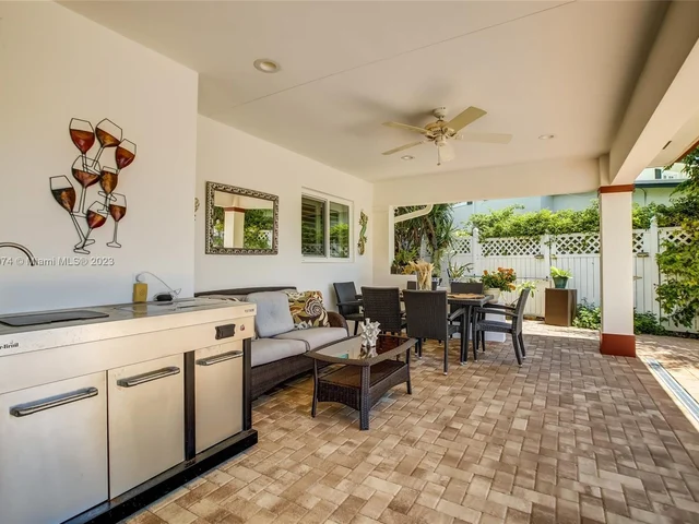 1060 NE 26th Ave, Pompano Beach FL 33062