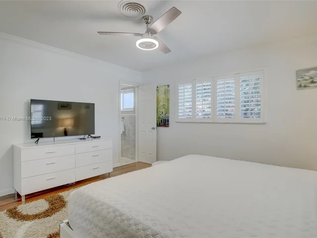 1060 NE 26th Ave, Pompano Beach FL 33062