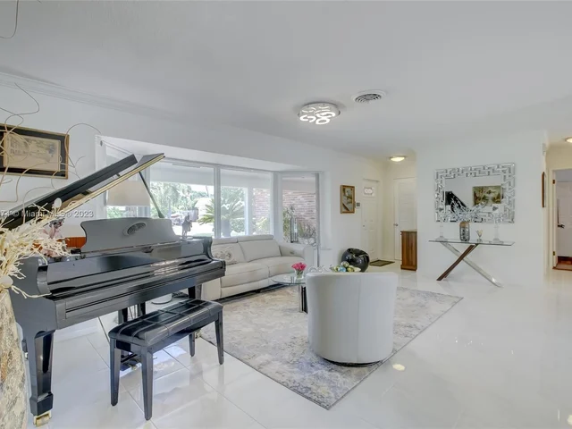 1060 NE 26th Ave, Pompano Beach FL 33062