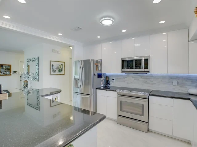 1060 NE 26th Ave, Pompano Beach FL 33062