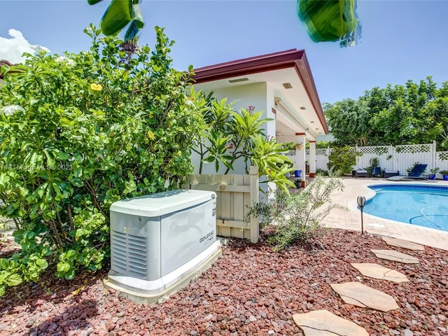 1060 NE 26th Ave, Pompano Beach FL 33062