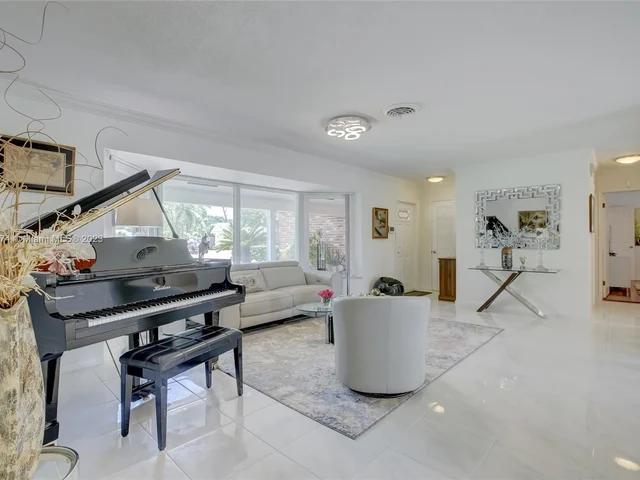 1060 NE 26th Ave, Pompano Beach FL 33062