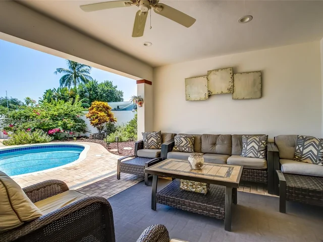 1060 NE 26th Ave, Pompano Beach FL 33062