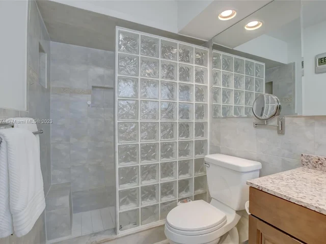 1060 NE 26th Ave, Pompano Beach FL 33062