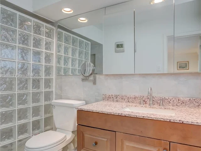 1060 NE 26th Ave, Pompano Beach FL 33062