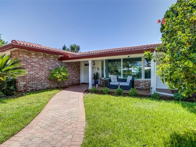 1060 NE 26th Ave, Pompano Beach FL 33062