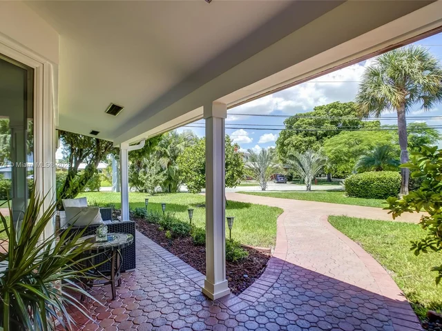 1060 NE 26th Ave, Pompano Beach FL 33062