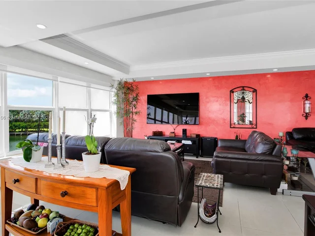 9100 W Bay Harbor Dr, Bay Harbor Islands FL 33154