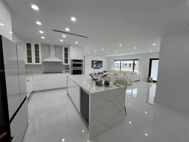 2051 NE 210th St, Miami FL 33179