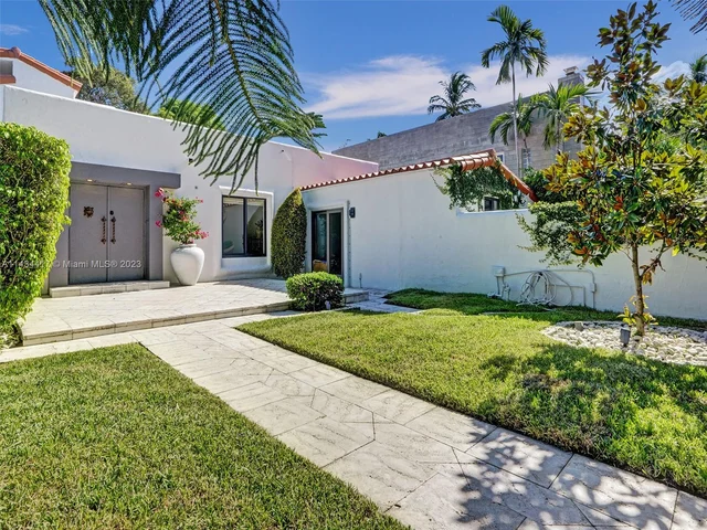 820 SE 8th St, Fort Lauderdale FL 33316