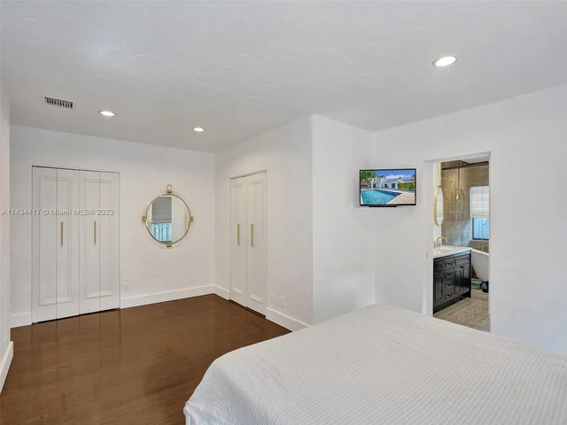 820 SE 8th St, Fort Lauderdale FL 33316