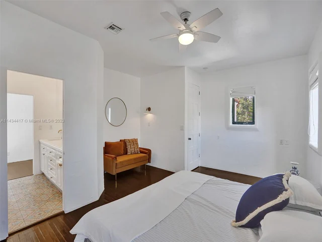 820 SE 8th St, Fort Lauderdale FL 33316