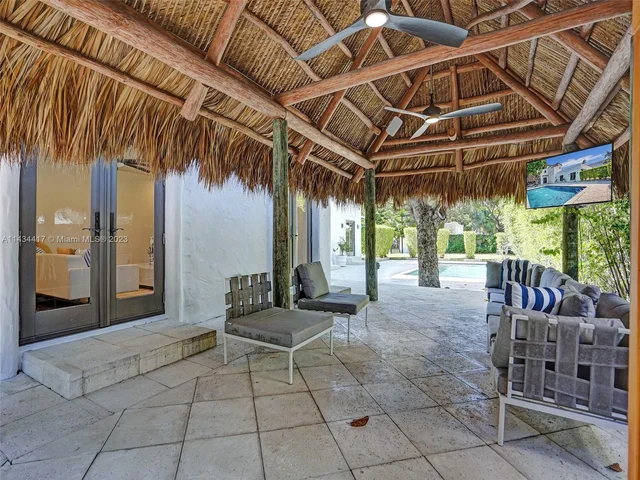 820 SE 8th St, Fort Lauderdale FL 33316