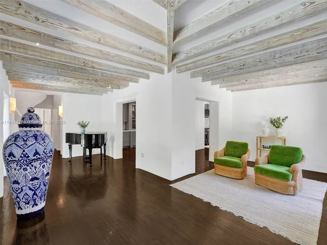 820 SE 8th St, Fort Lauderdale FL 33316