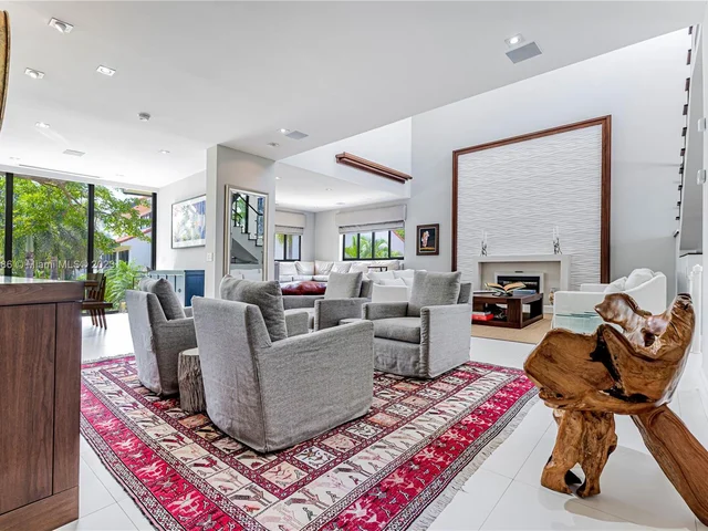 2000 S Bayshore Dr # 43, Miami FL 33133