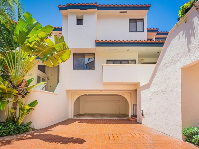 2000 S Bayshore Dr # 43, Miami FL 33133