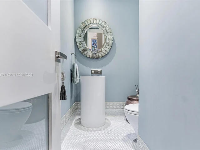 2000 S Bayshore Dr # 43, Miami FL 33133