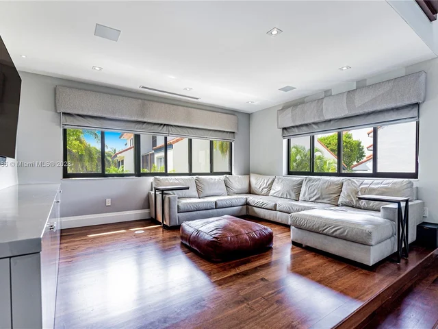 2000 S Bayshore Dr # 43, Miami FL 33133