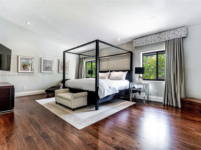 2000 S Bayshore Dr # 43, Miami FL 33133