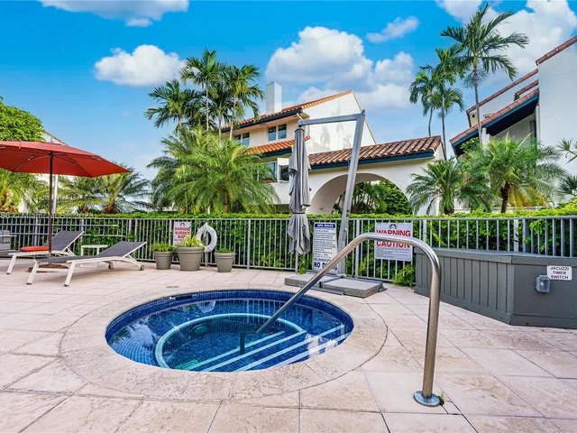 2000 S Bayshore Dr # 43, Miami FL 33133