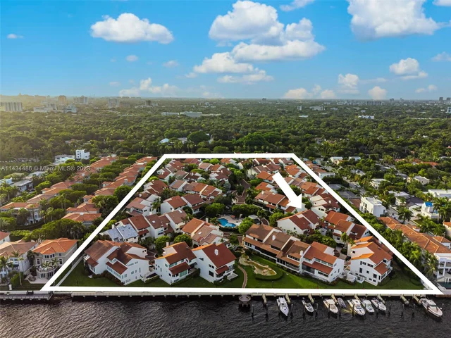 2000 S Bayshore Dr # 43, Miami FL 33133