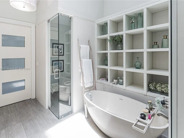 2000 S Bayshore Dr # 43, Miami FL 33133