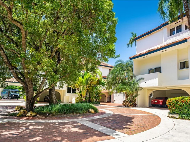 2000 S Bayshore Dr # 43, Miami FL 33133