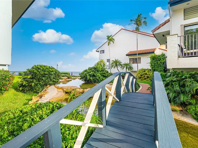 2000 S Bayshore Dr # 43, Miami FL 33133