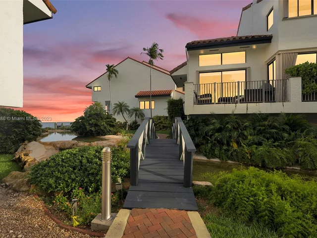 2000 S Bayshore Dr # 43, Miami FL 33133