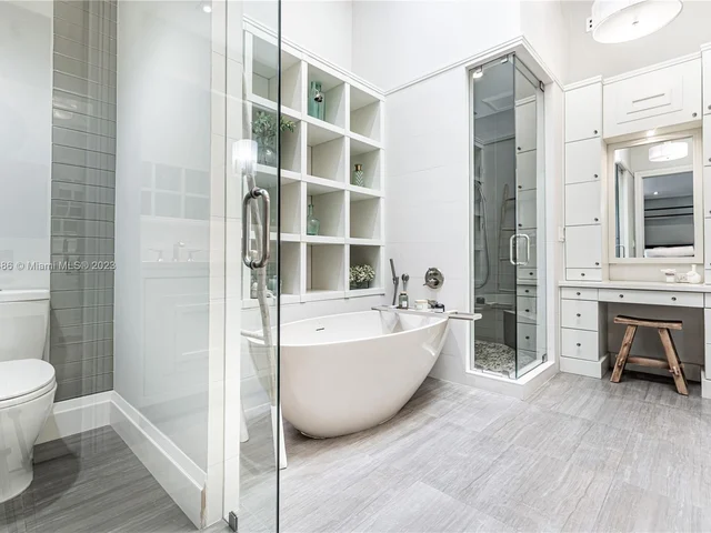 2000 S Bayshore Dr # 43, Miami FL 33133