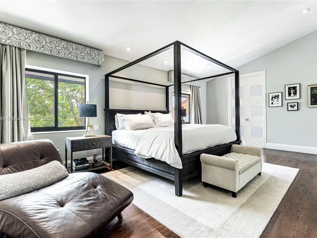 2000 S Bayshore Dr # 43, Miami FL 33133