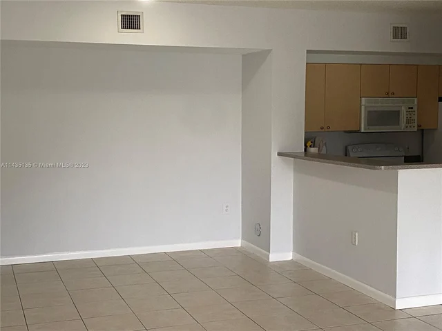 7950 N Nob Hill Rd # 104, Tamarac FL 33321