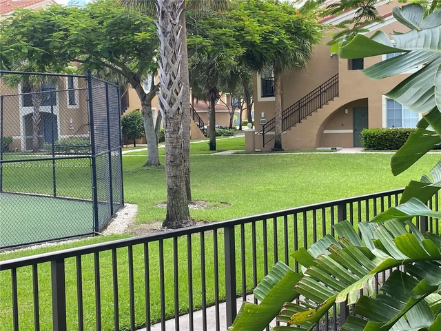 7950 N Nob Hill Rd # 104, Tamarac FL 33321