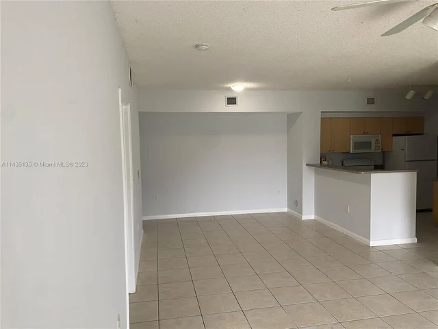 7950 N Nob Hill Rd # 104, Tamarac FL 33321