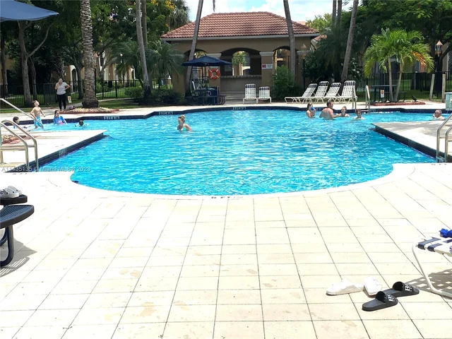 7950 N Nob Hill Rd # 104, Tamarac FL 33321